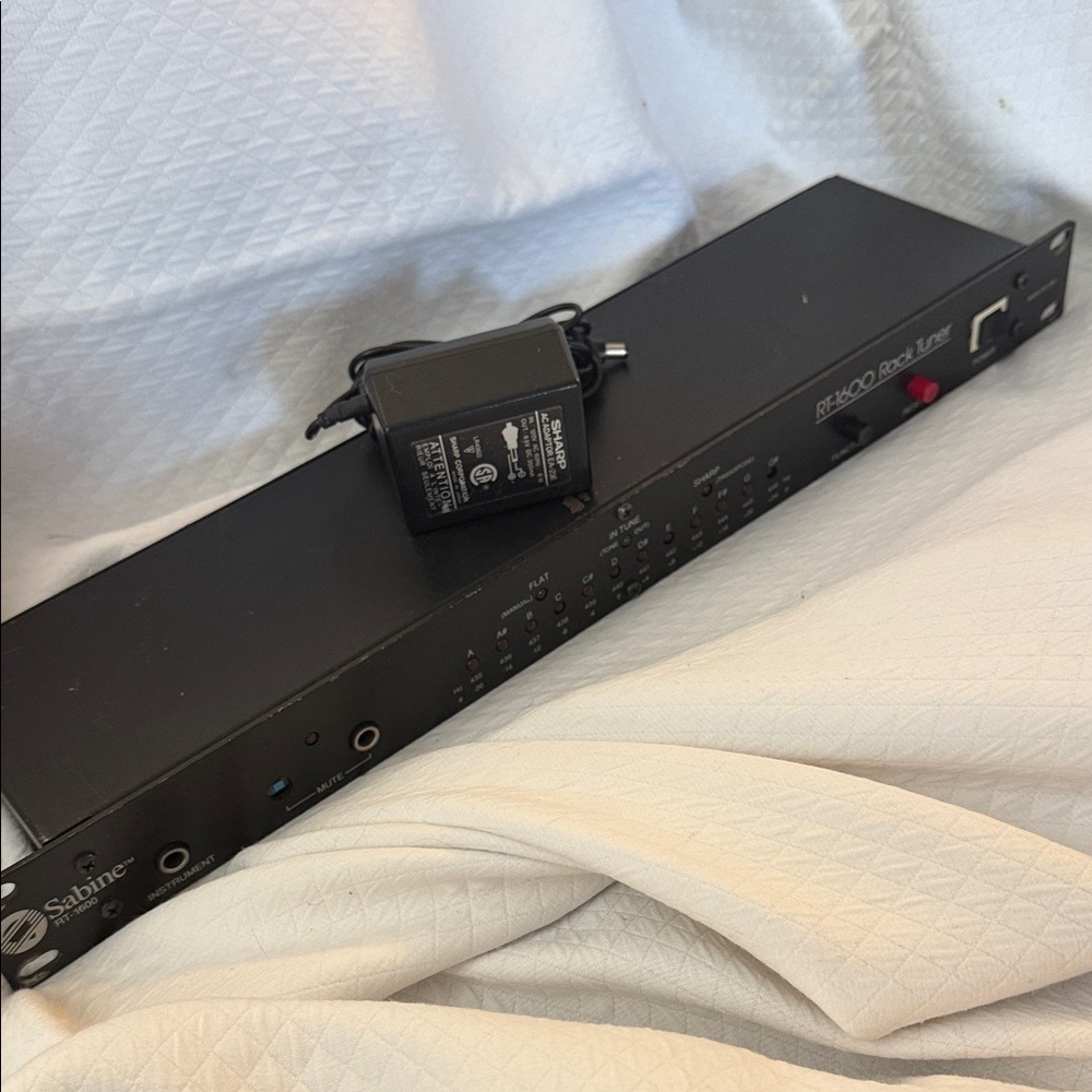 Sabine Black RT 1600 Rack Tuner - Picture 10 of 13
